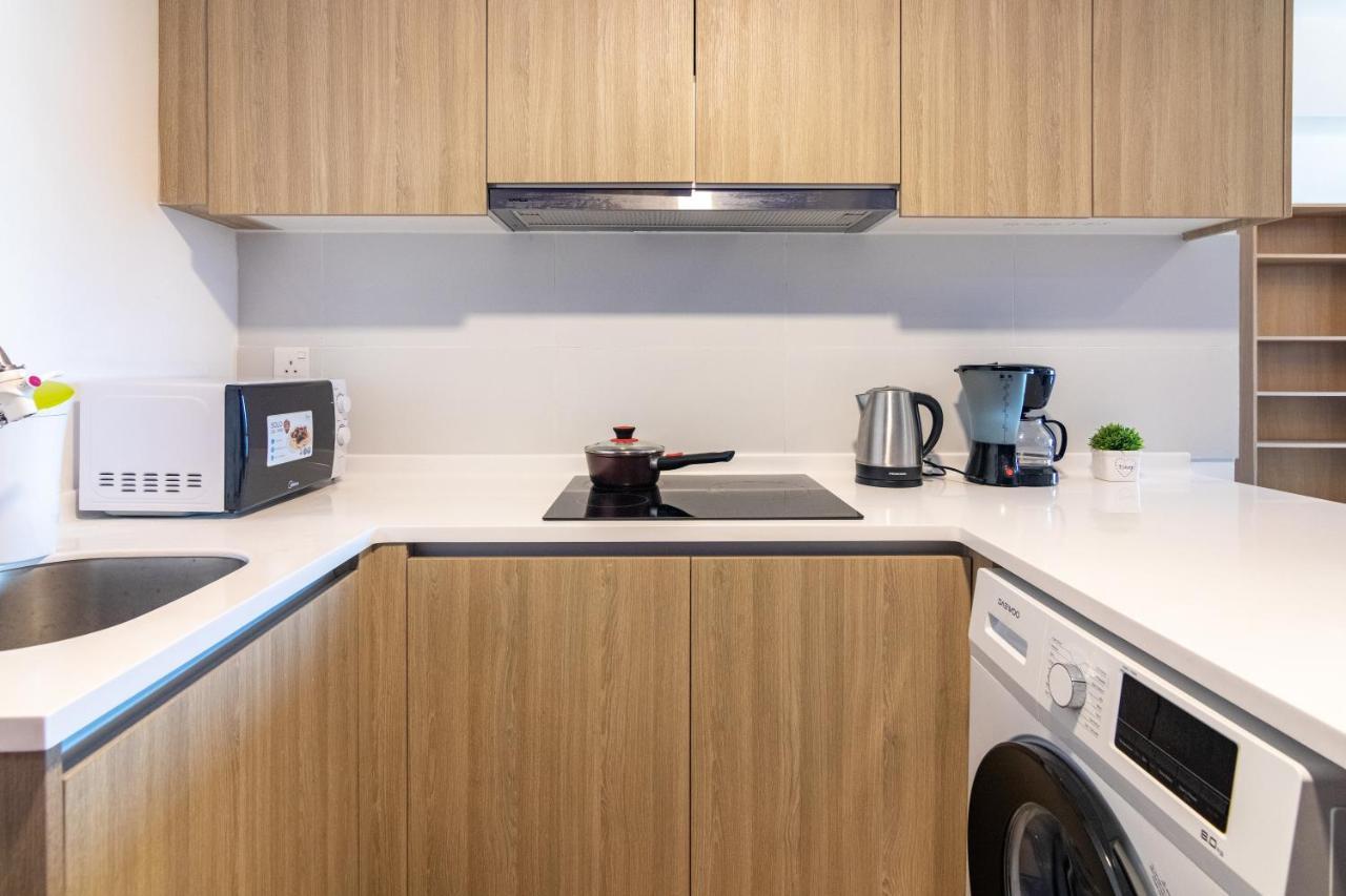 Tropicana 218 X Airlevate Suites George Town  Kültér fotó